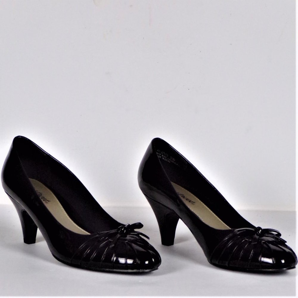 EASY STREET 9.5M black faux-patent-leather mid-heel pumps cushioned insoles